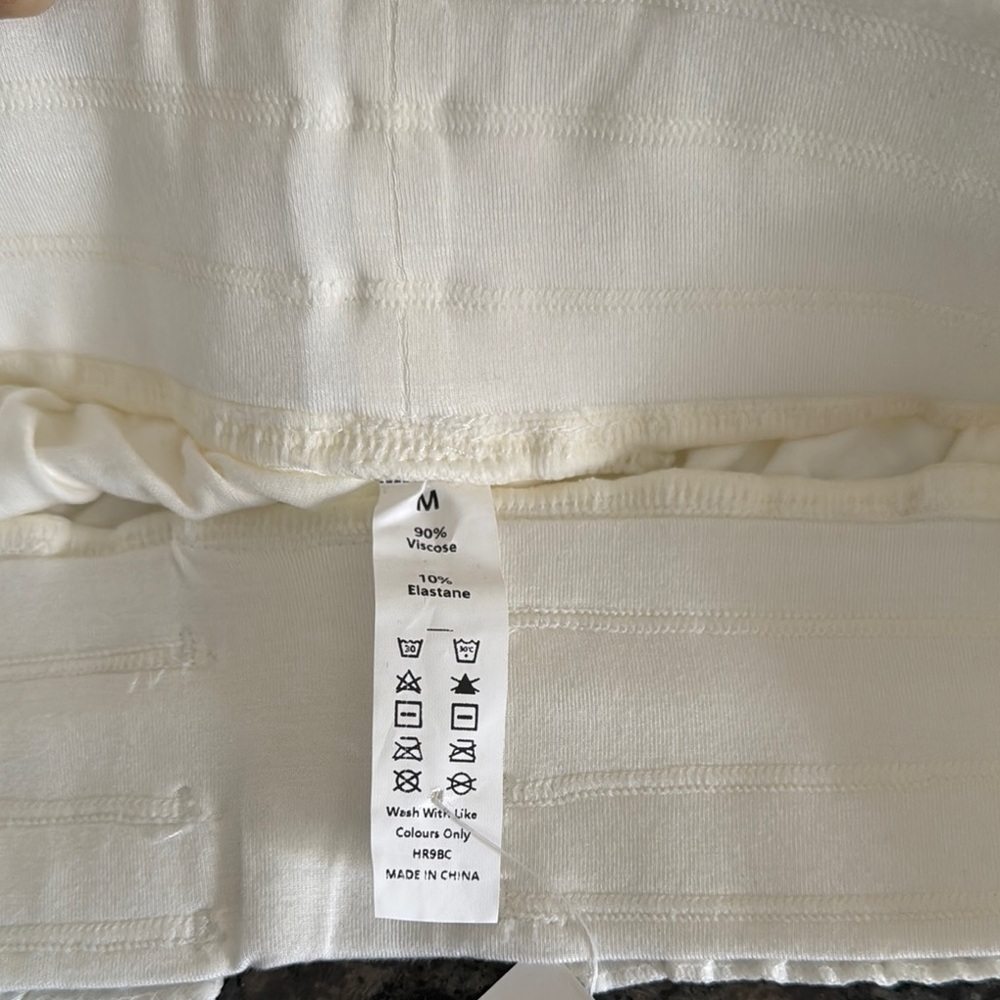 Halara off White elastic Shorts NWT M - Picture 8 of 11